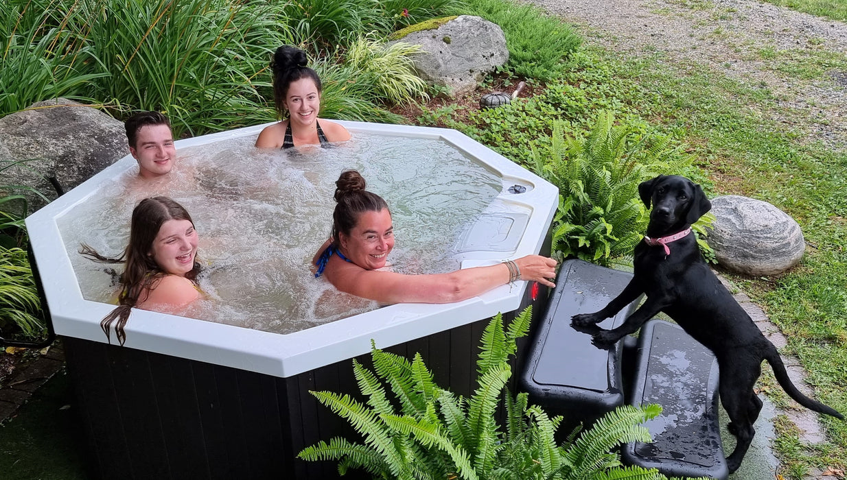 Muskoka 5-Person 14-Jet Portable Hot Tub by Canadian Spa Company | KH-10096 - Canadian Spa Company - Ambient Home